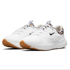 Nike React Escape Run women’s sneaker, size 6.5